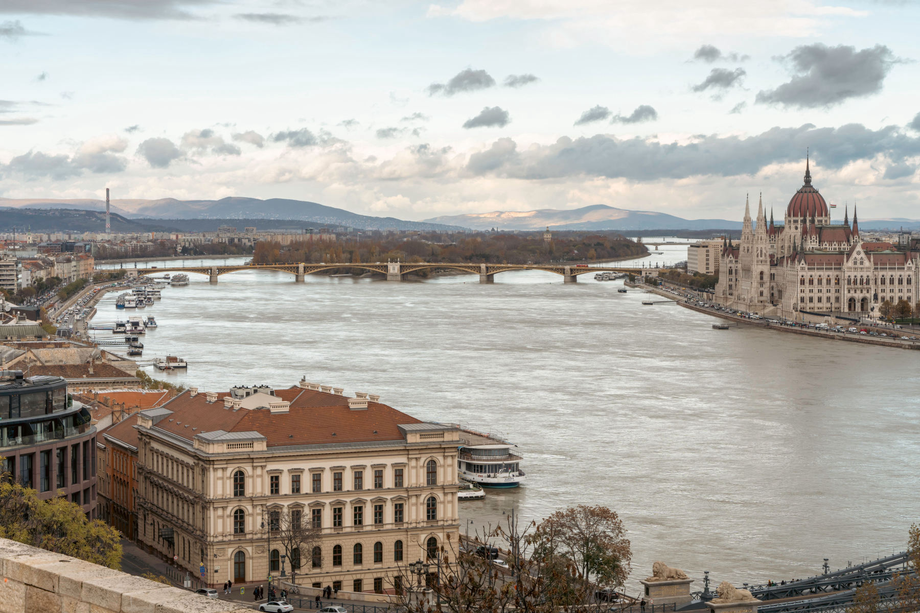 A night cruise on the Danube