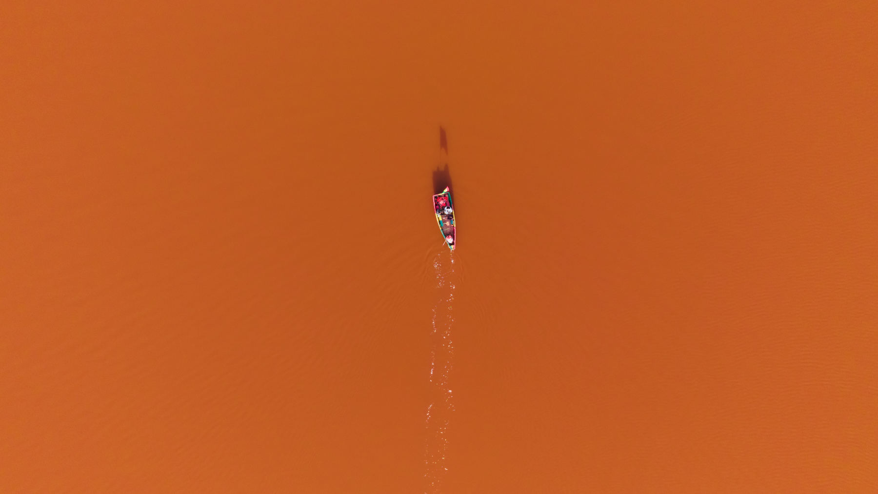 Les eaux roses du lac Retba