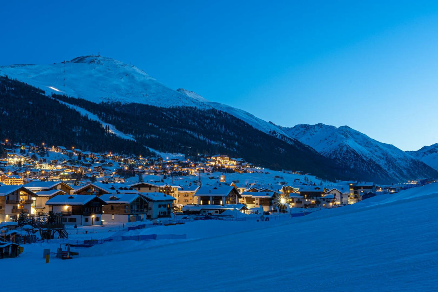 Levi Hotel & Spa : motoneige, huskies, village des neiges et Samiland