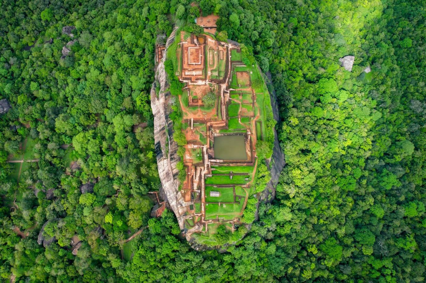 Le Rocher du Lion et Polonnaruwa