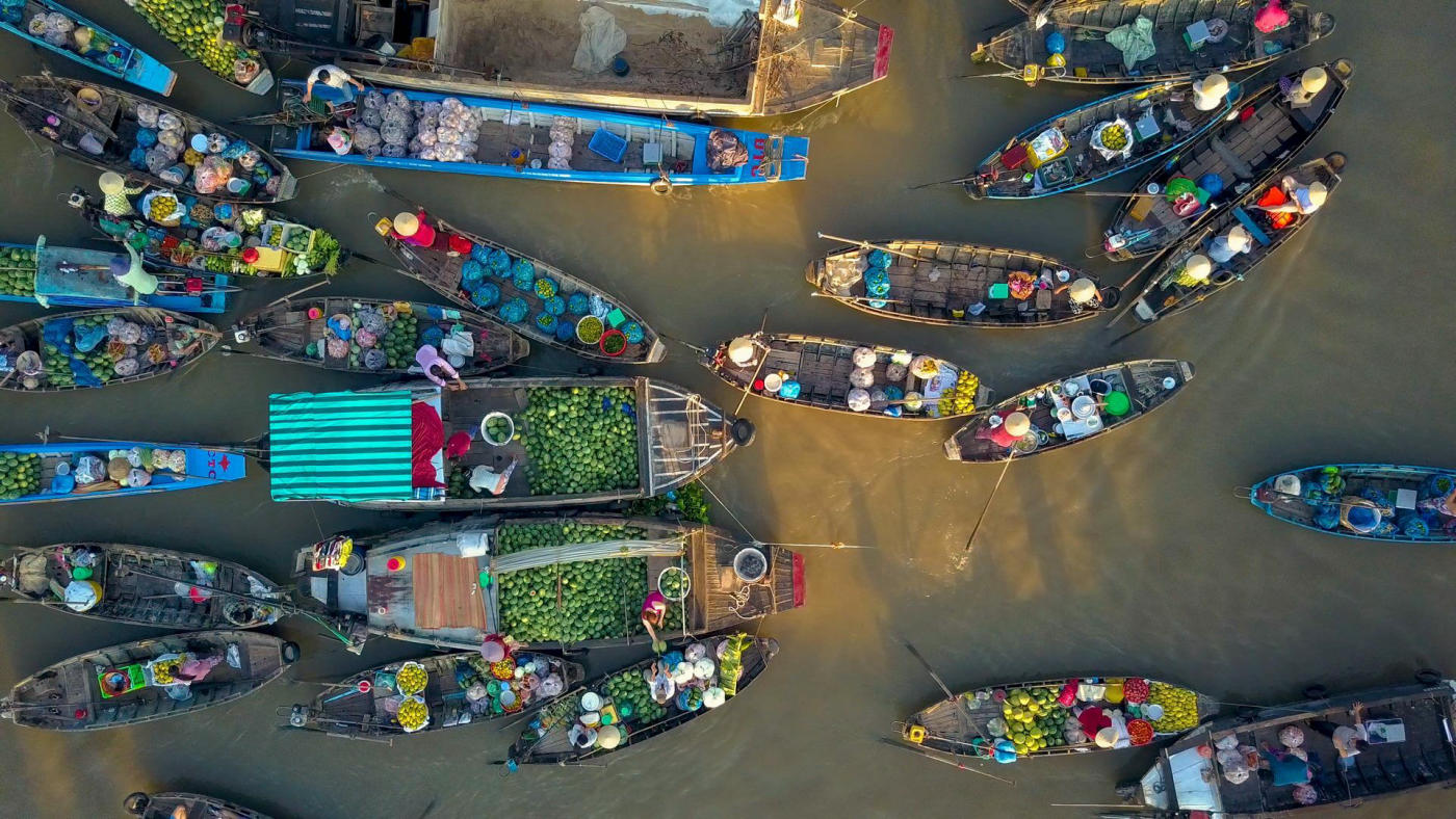 The Magic of Vietnam: Ha Long, Hue, Hoi An and the Mekong Delta in Depth