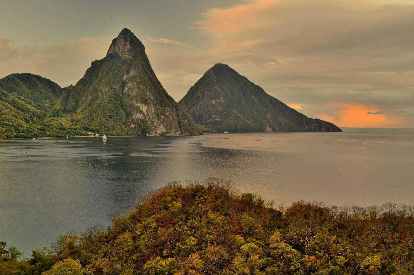 Soufrière aux Pitons — photo 1